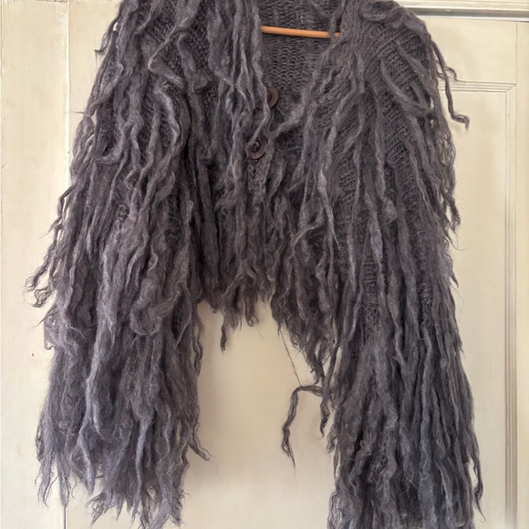 Miss knit wear Fringed Gray Knit crop Cardigan 78% kid mohair 13% wool 9% nylon - Picture 2 of 4
